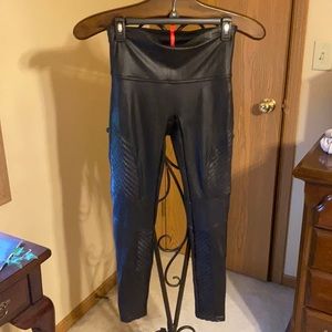 Spanx Motto Leather Coated Leggings Size Large EUC